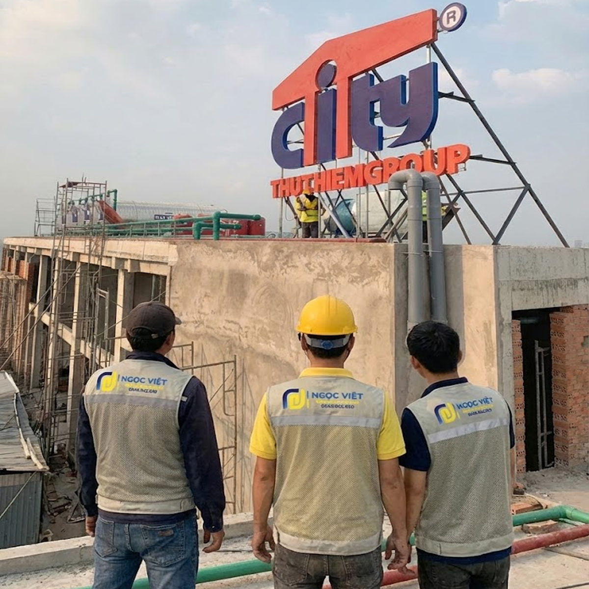 Thi Công Logo Chữ Nổi Ngoài Trời - Ảnh 8