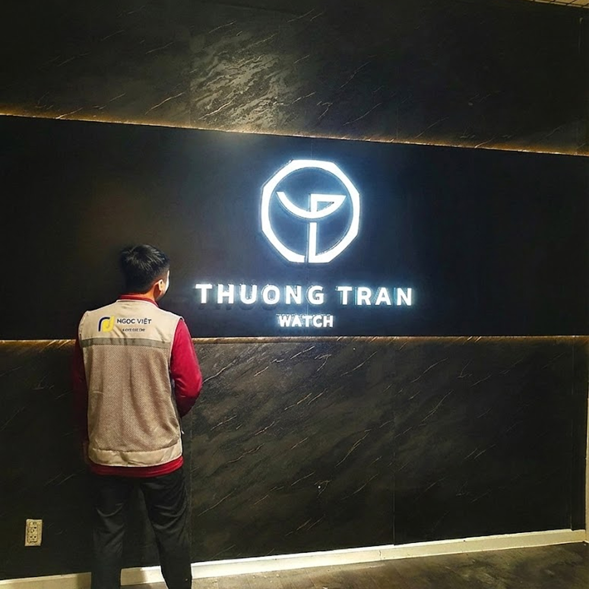 Thi Công Logo Chữ Nổi Nội Thất - Ảnh 3